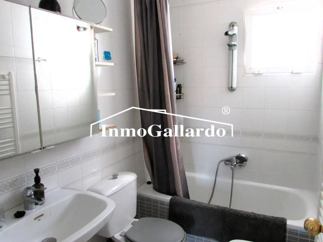 Dormitori de Casa adosada en venda en Rincón de la Victoria amb Jardí privat, Terrassa i Piscina comunitària