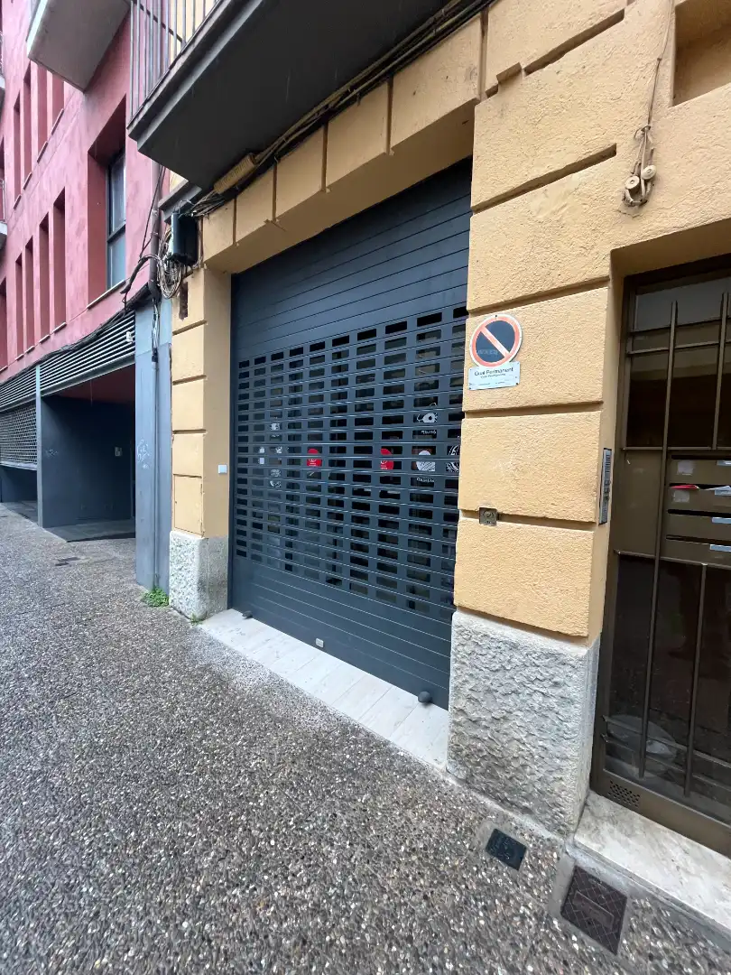 Business premises to rent in Carrer Figuerola, imagen 2
