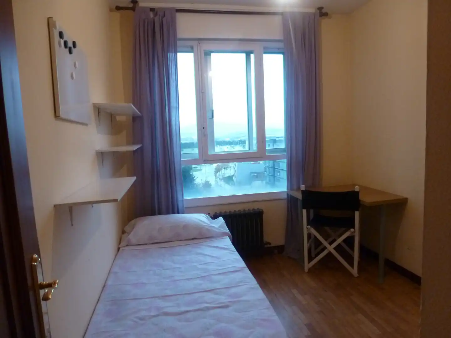 Habitación de Piso de alquiler en Barañáin / Barañain con Calefacción, Parquet y Amueblado