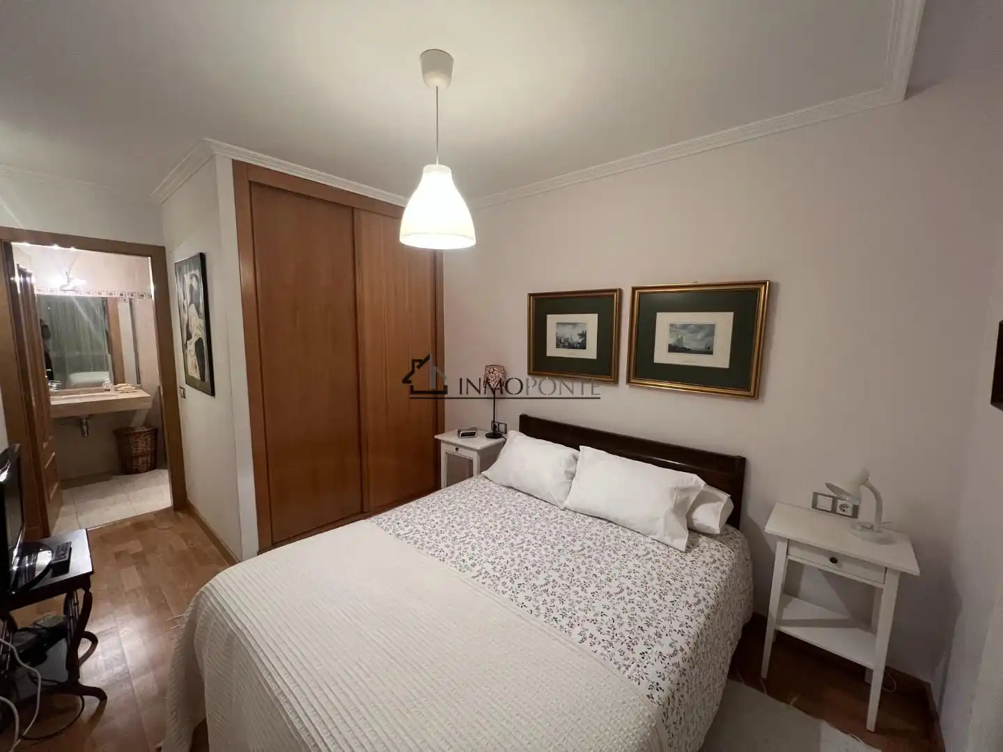 Schlafzimmer von Wohnung zur Miete in Poio mit Heizung, Ofen und Waschmaschine