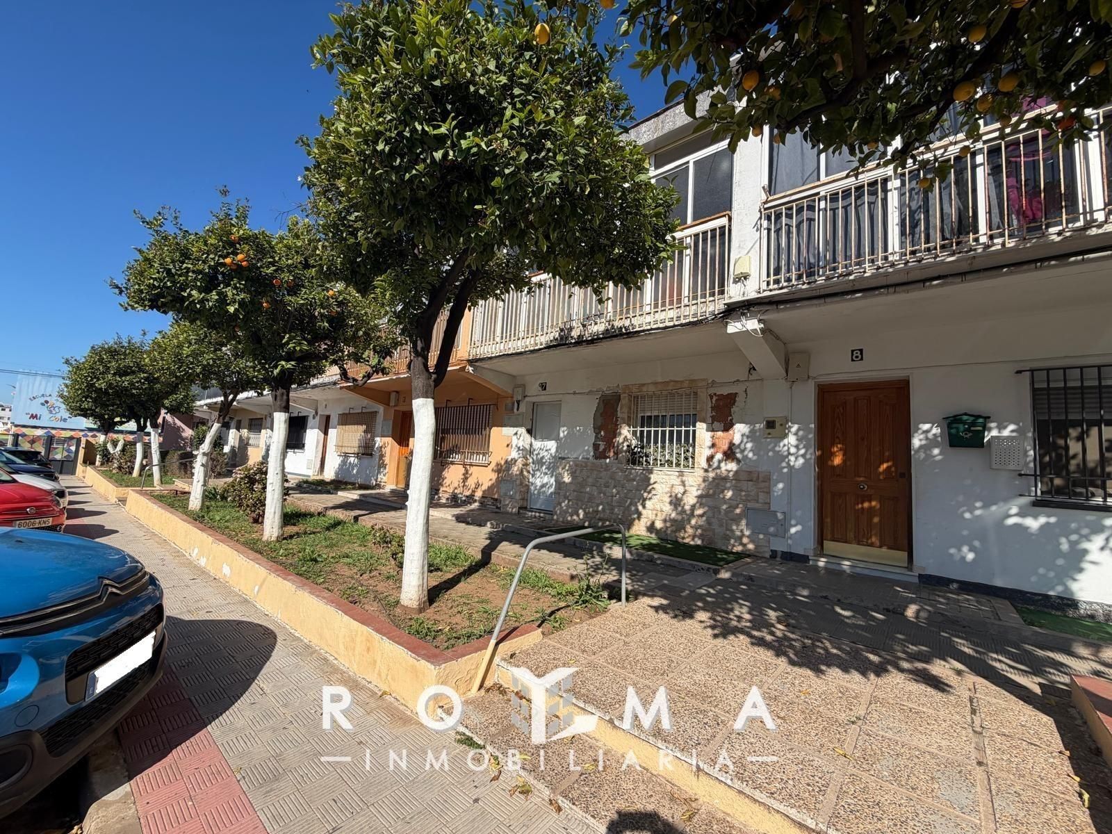 Exterior view of Duplex for sale in Dos Hermanas