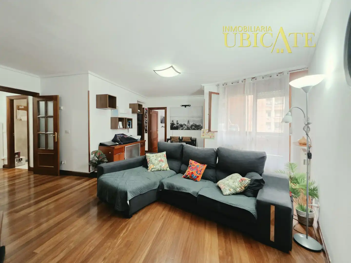 Sala de estar de Piso en venta en Castro-Urdiales con Calefacción, Parquet y Trastero