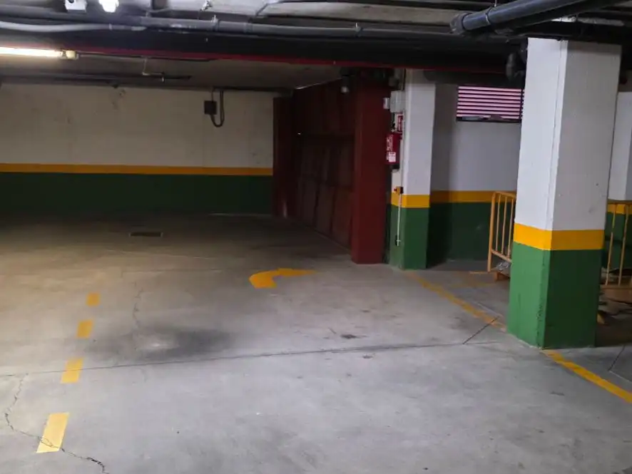Parkplatz von Garage zur Miete in Alcalá de Henares mit Alarm