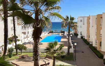 Vista exterior de Pis en venda en La Manga del Mar Menor amb Jardí privat, Terrassa i Piscina