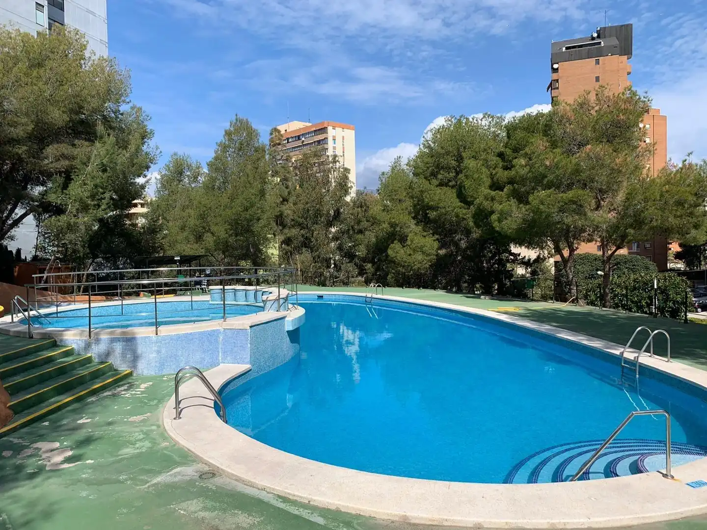 Piscina de Piso en venta en Benidorm con Aire acondicionado, Calefacción y Jardín privado