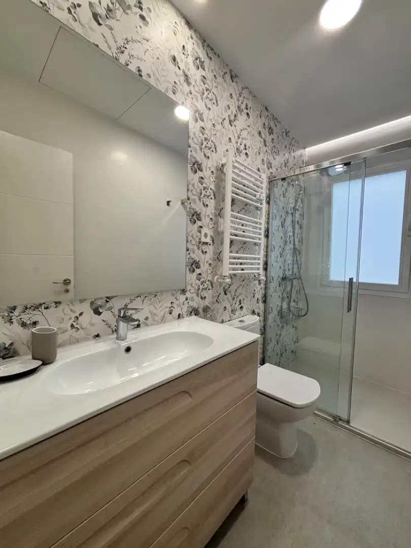 Bathroom of Flat for rent in Madrid  with Air Conditioner, Heating and Furnished