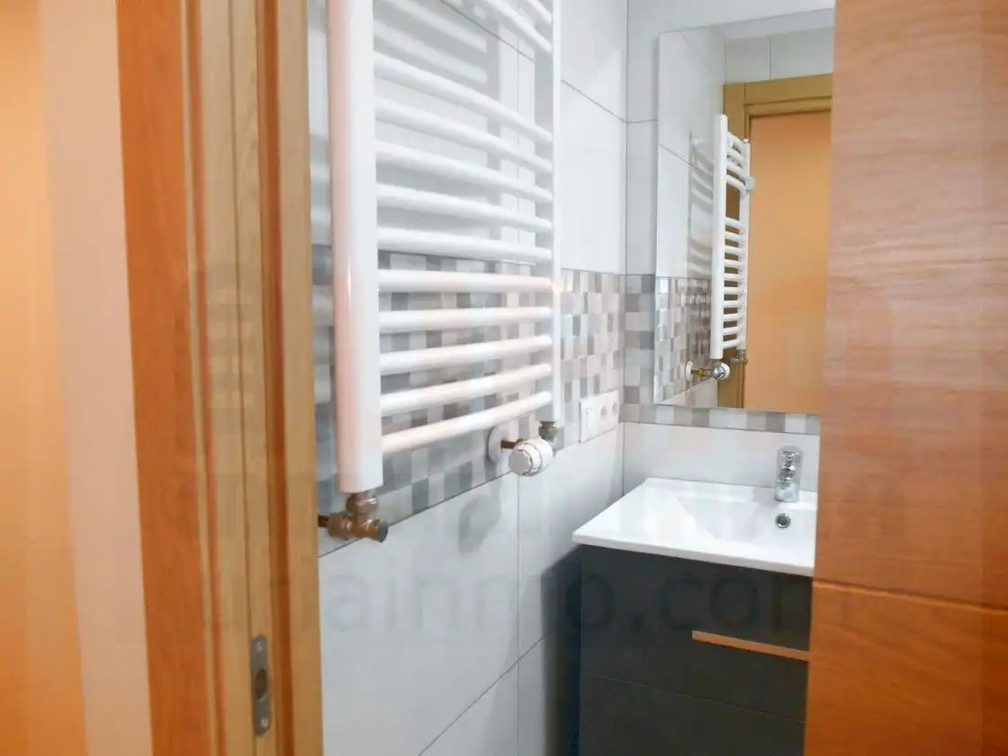 Bany de Pis de lloguer en Oviedo  amb Calefacció, Parquet i Forn
