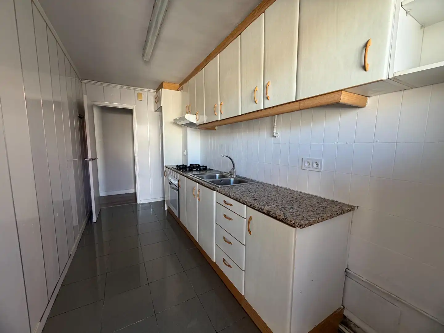 Cocina de Piso en venta en Terrassa con Calefacción, Parquet y Terraza