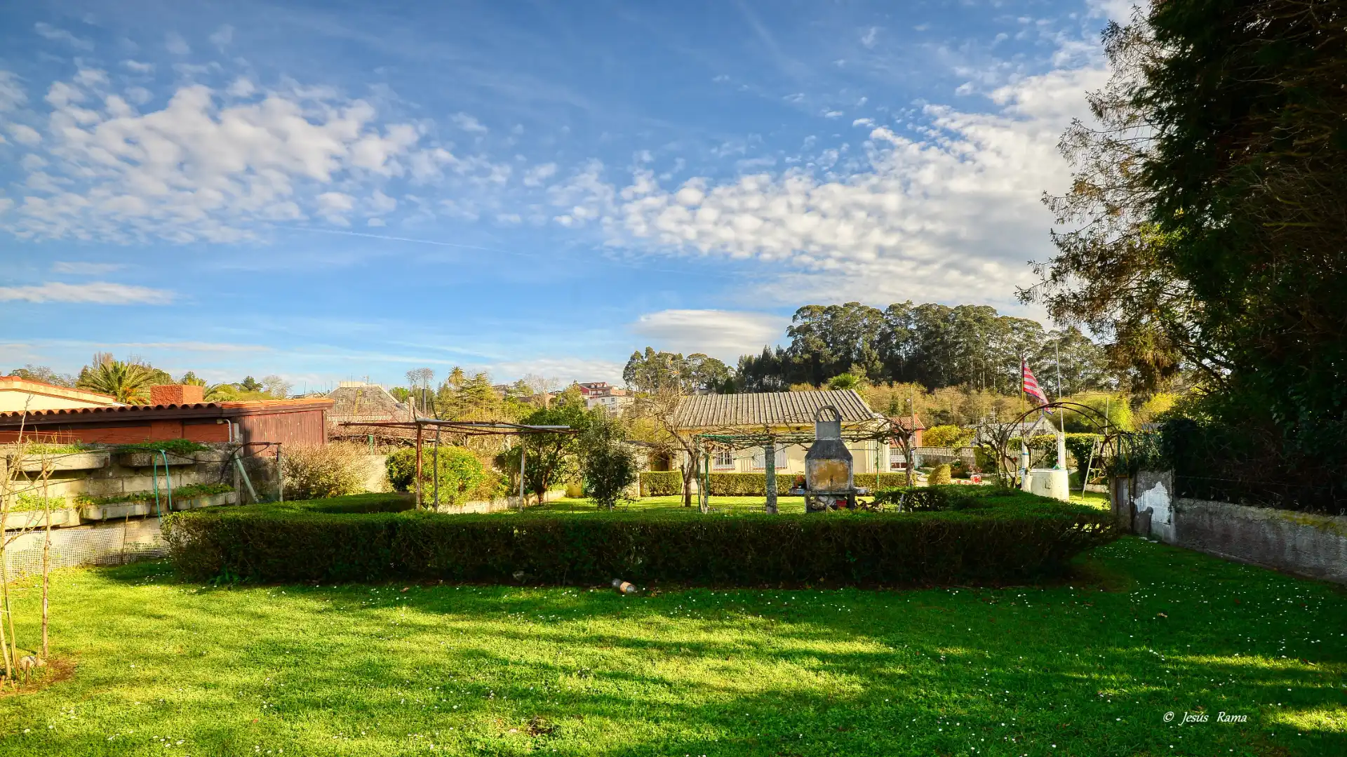 Vista exterior de Casa o xalet en venda en Oleiros amb Jardí privat, Traster i Moblat