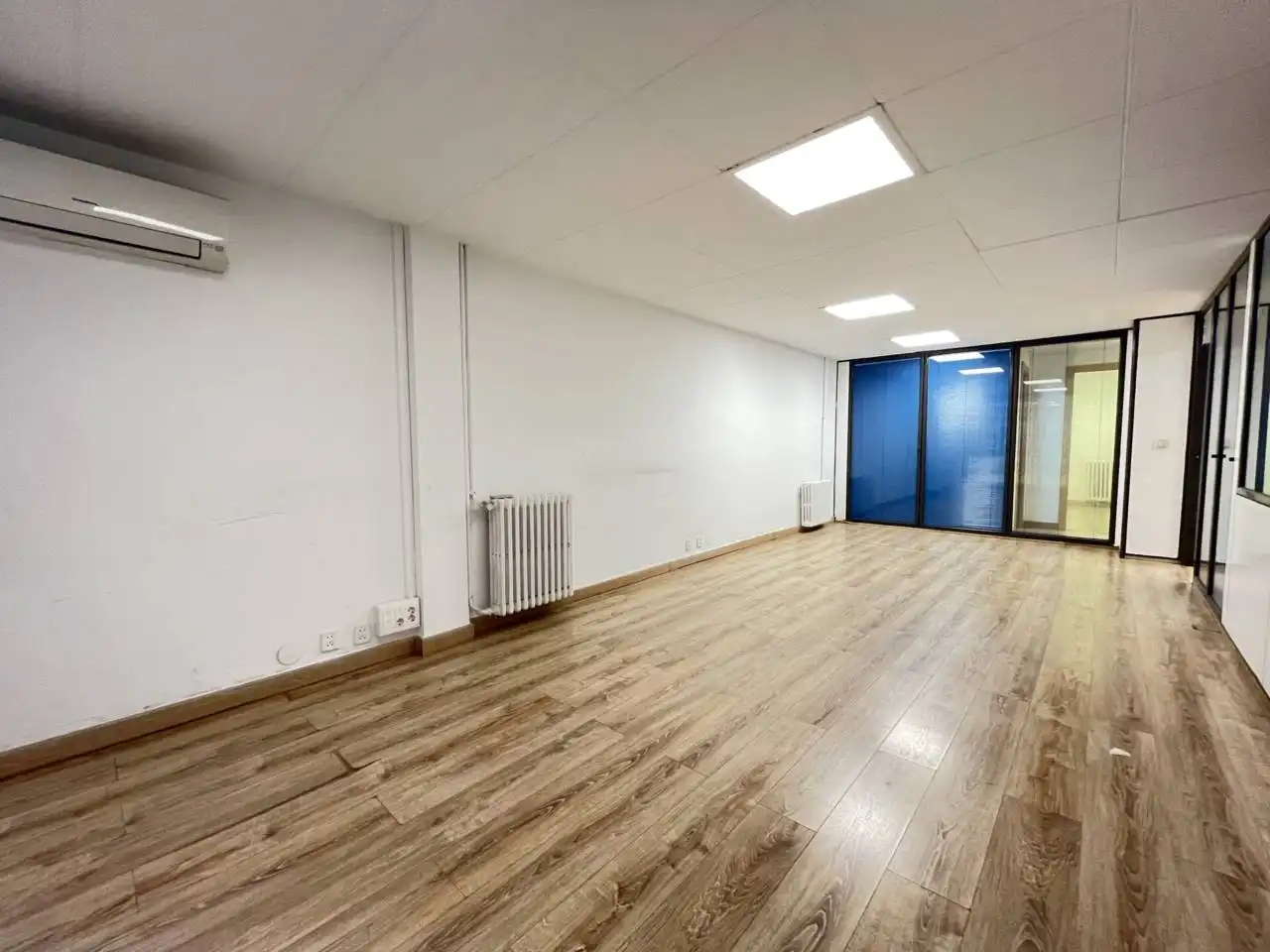Büro zur Miete in Barcelona mit Klimaanlage, Heizung und Alarm