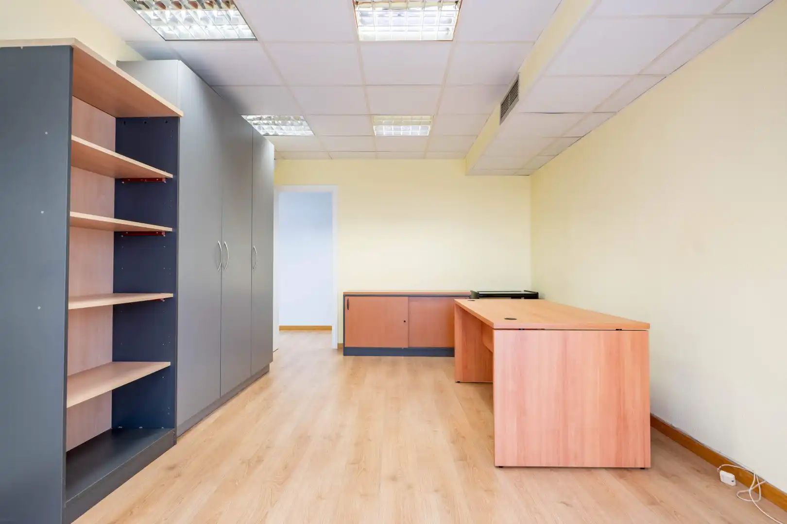 Büro zur Miete in Zaragoza mit Klimaanlage und Heizung