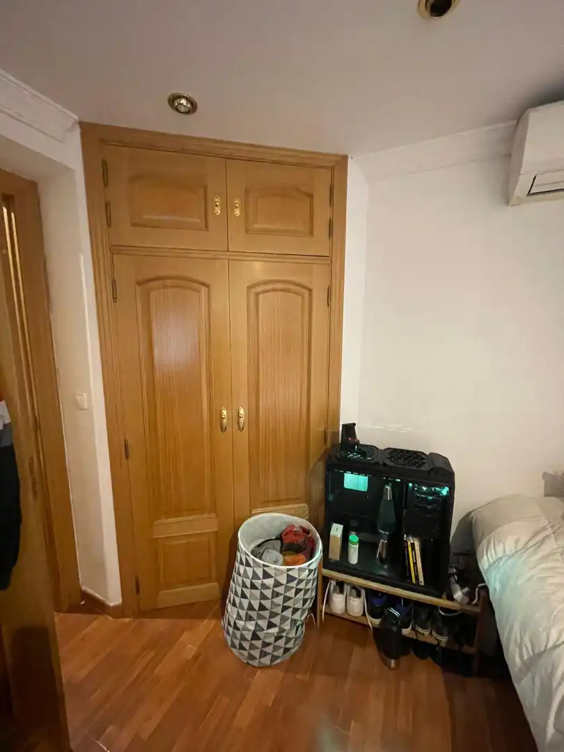 Habitación de Piso en venta en Granada con Aire acondicionado, Amueblado y Lavadora