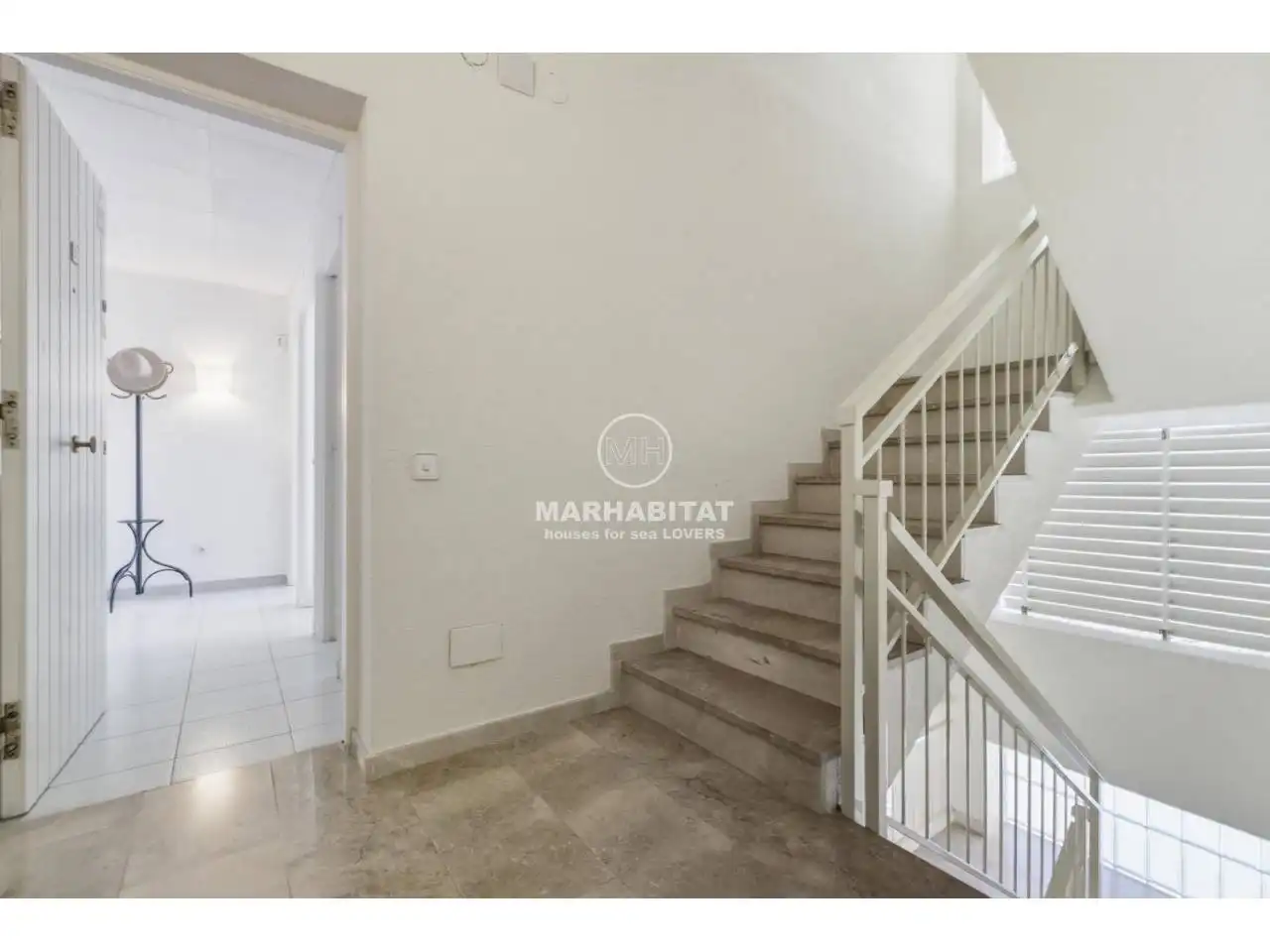 Piso en venta en L'Escala con Terraza, Amueblado y Piscina comunitaria