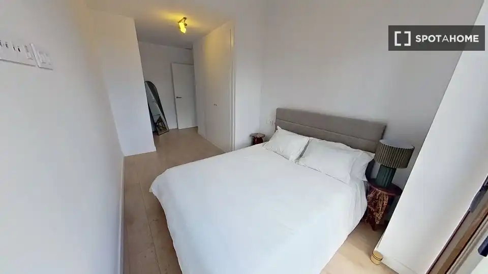 Dormitori de Apartament per a compartir en Málaga amb Aire condicionat, Terrassa i Moblat