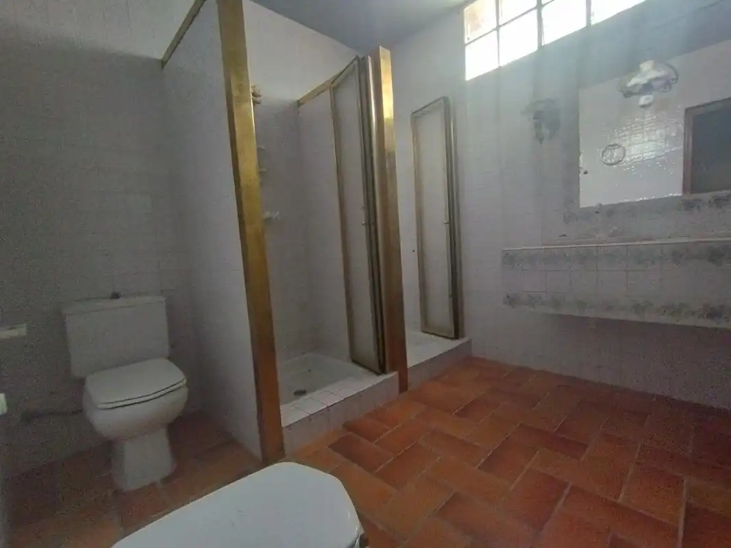 Bany de Casa o xalet en venda en Zaragoza amb Jardí privat