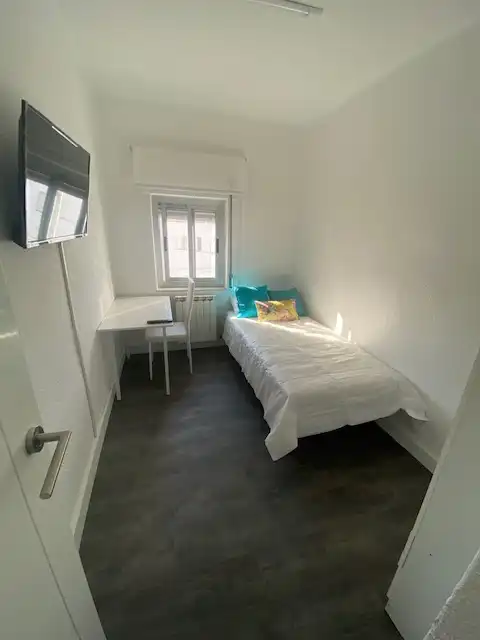 Bedroom of Flat for rent in Salamanca  with Heating, Parquet flooring and Furnished