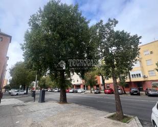 Exterior view of Flat for sale in  Sevilla Capital  with Air Conditioner