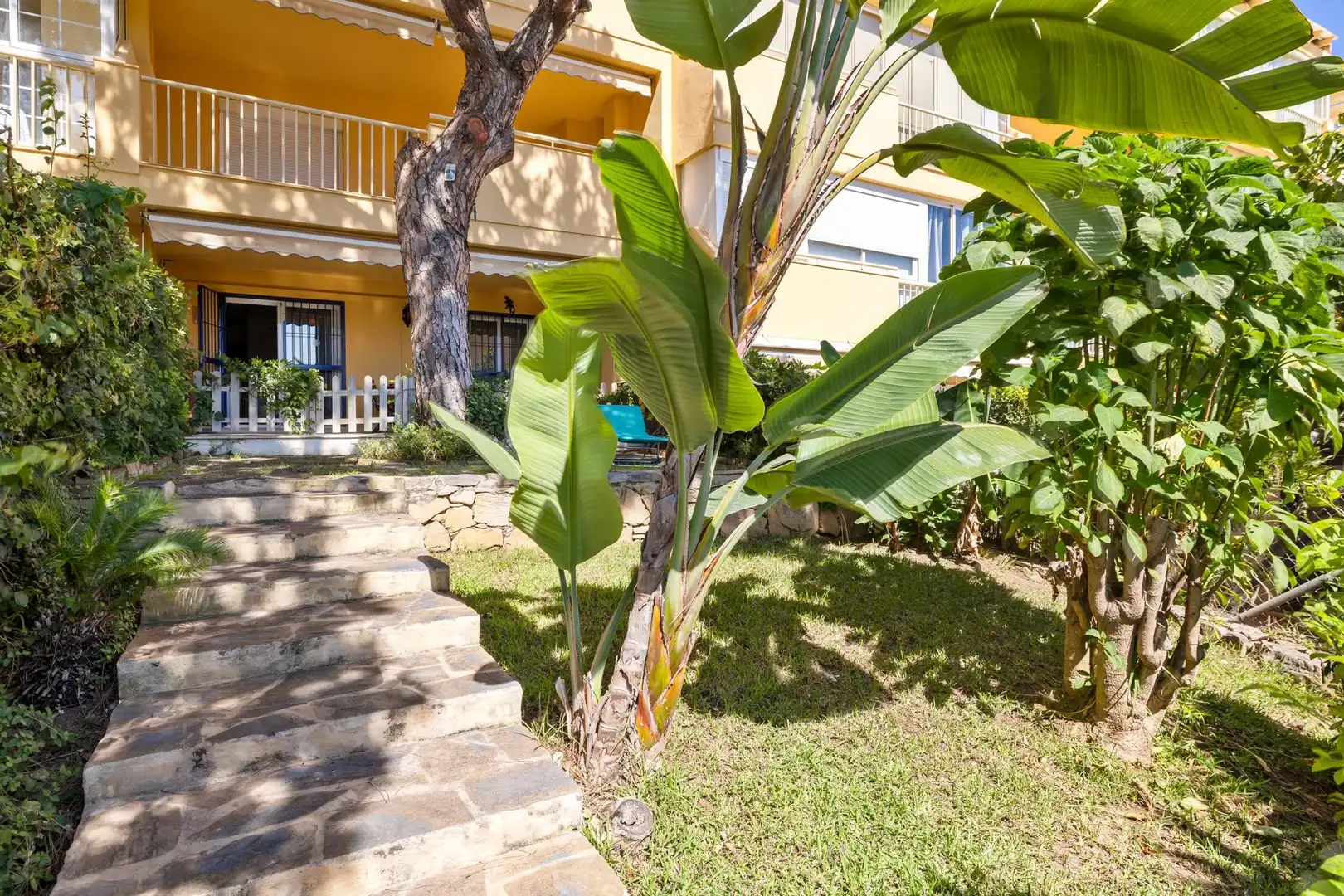 Außenansicht von Wohnung zur Miete in Mijas mit Klimaanlage, Heizung und Privatgarten