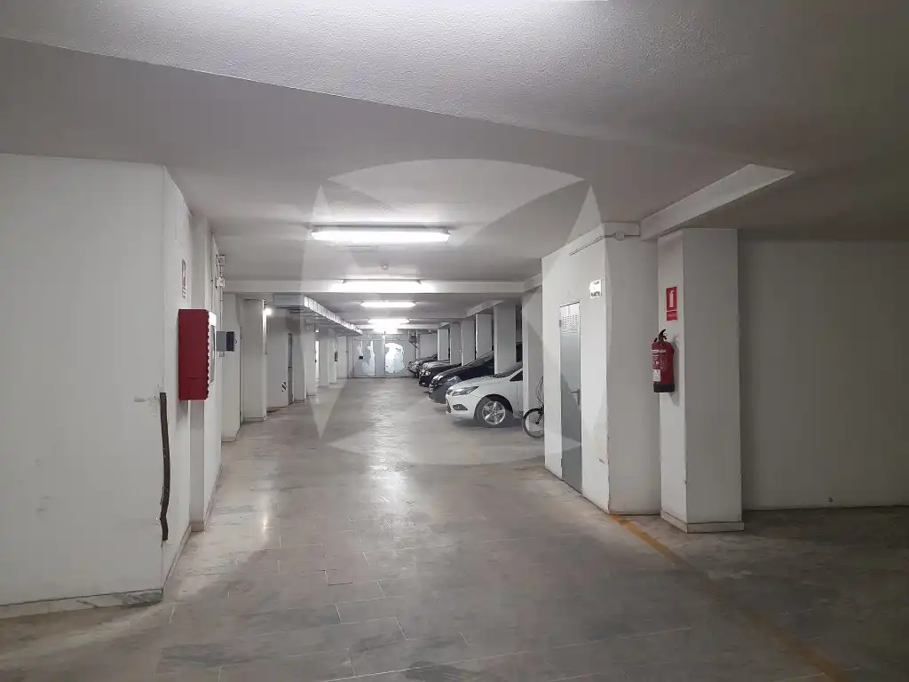 Parkplatz von Garage zum Verkauf in Badajoz