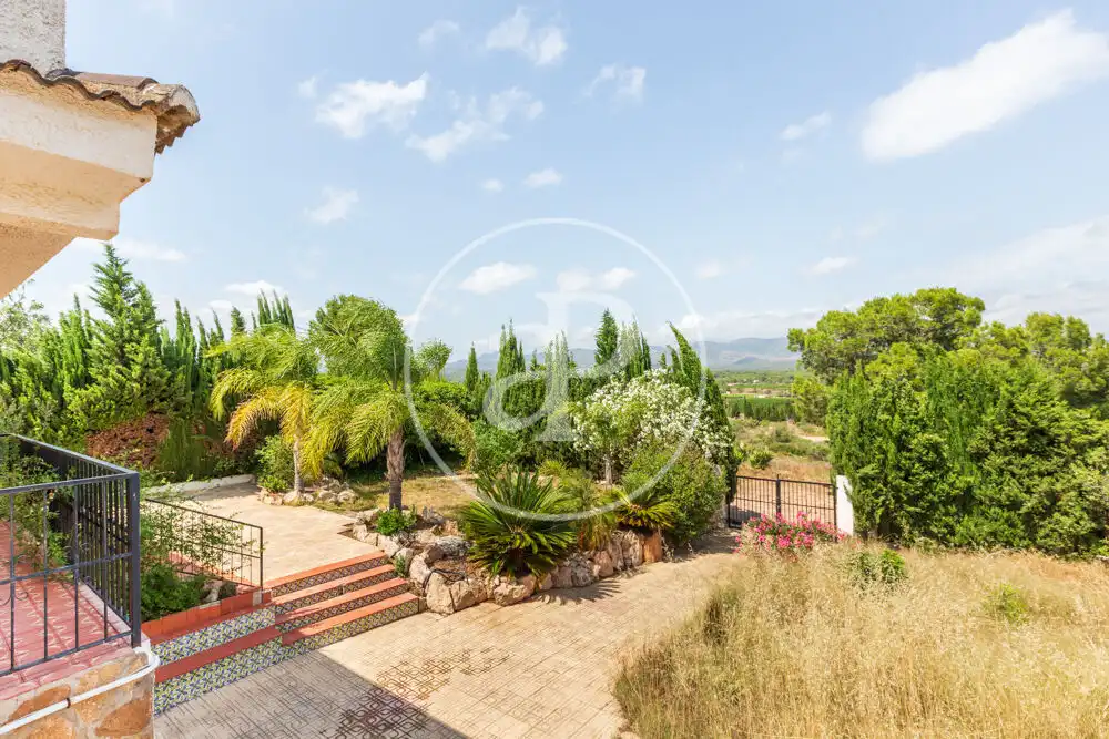 Jardí de Casa o xalet en venda en La Pobla de Vallbona amb Aire condicionat, Calefacció i Jardí privat