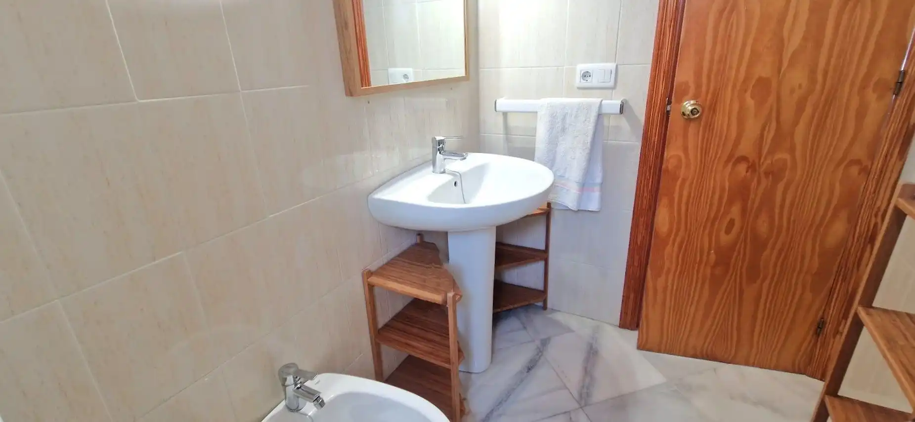 Bathroom of Apartments for rent in El Rompido, Huelva