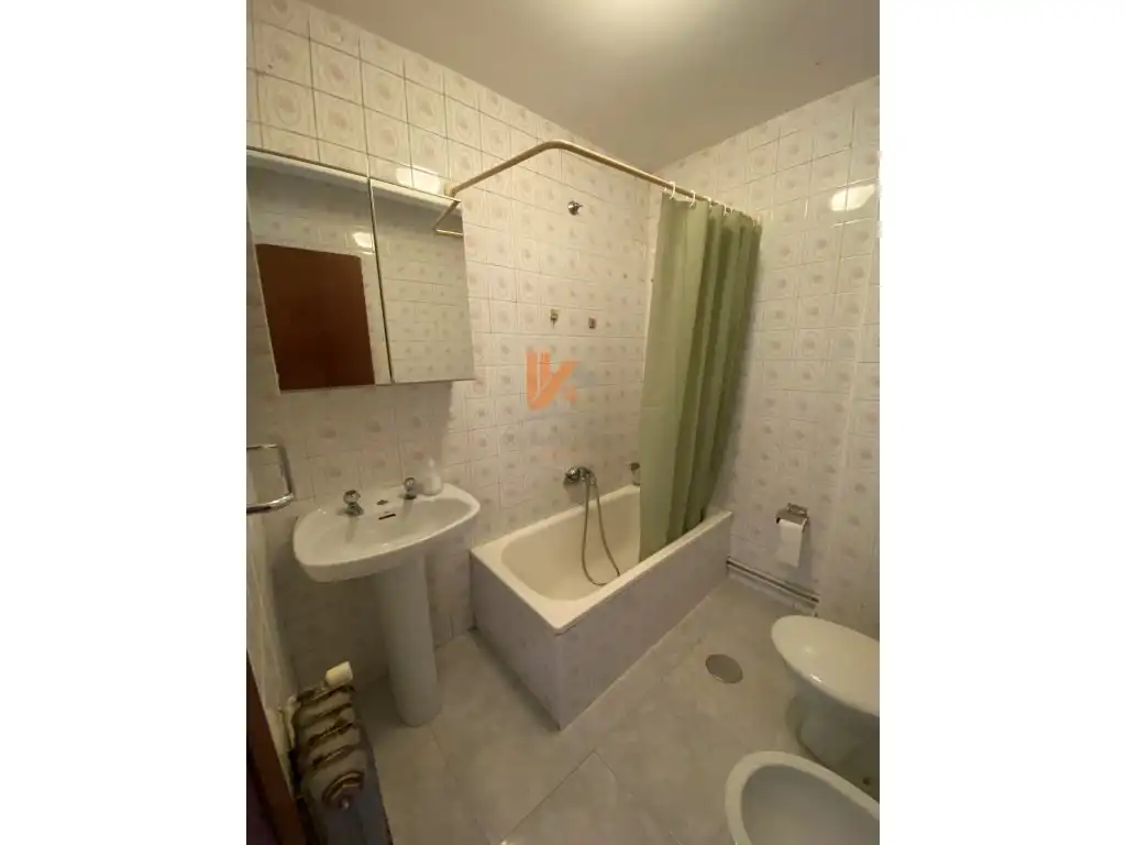 Badezimmer von Wohnung zur Miete in Santiago de Compostela  mit Heizung und Möbliert