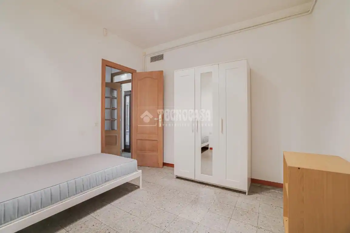 Habitación de Piso en venta en Barcelona con Aire acondicionado, Calefacción y Balcón