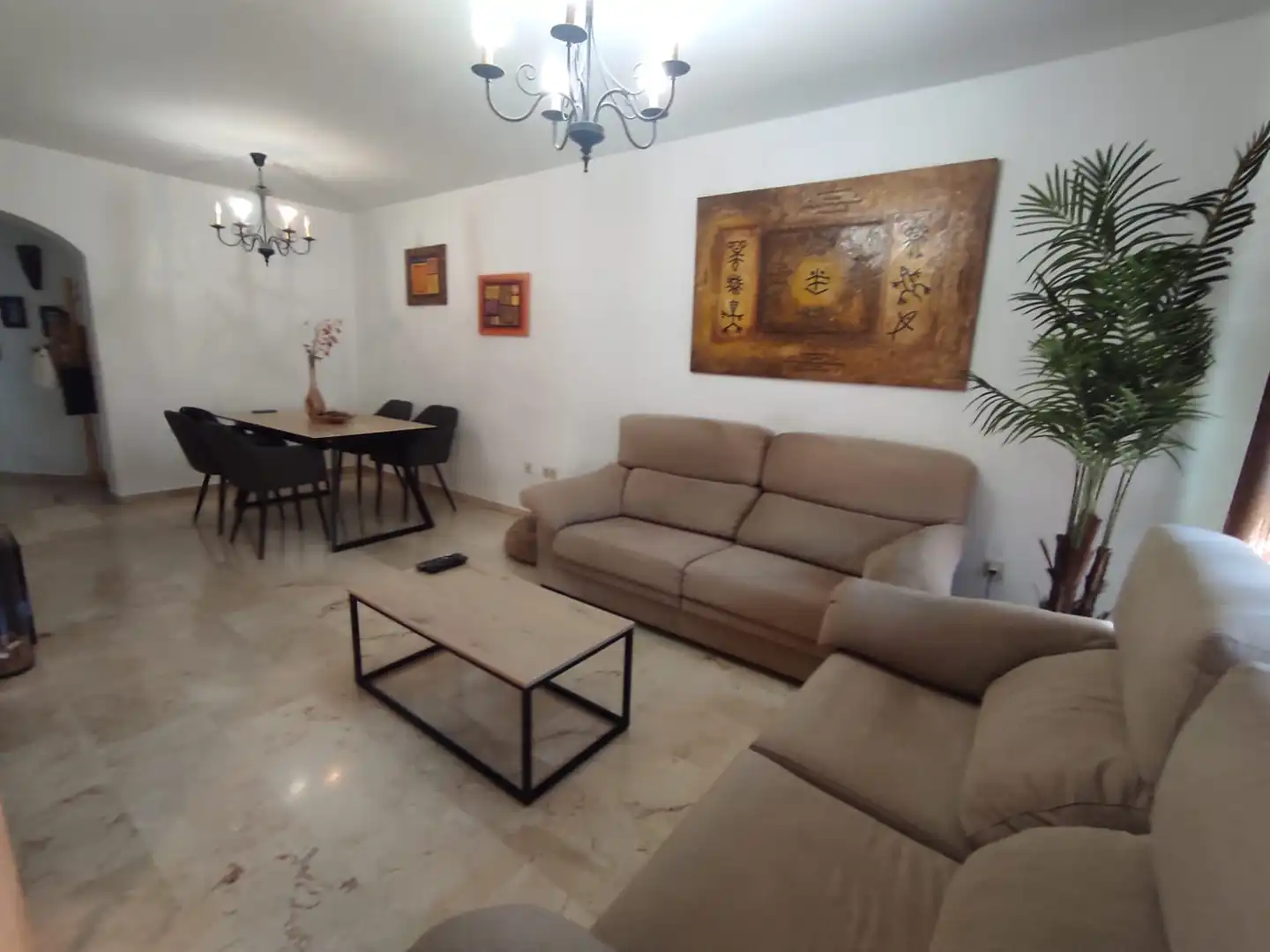 Sala de estar de Piso en venta en Marbella con Calefacción, Terraza y Horno