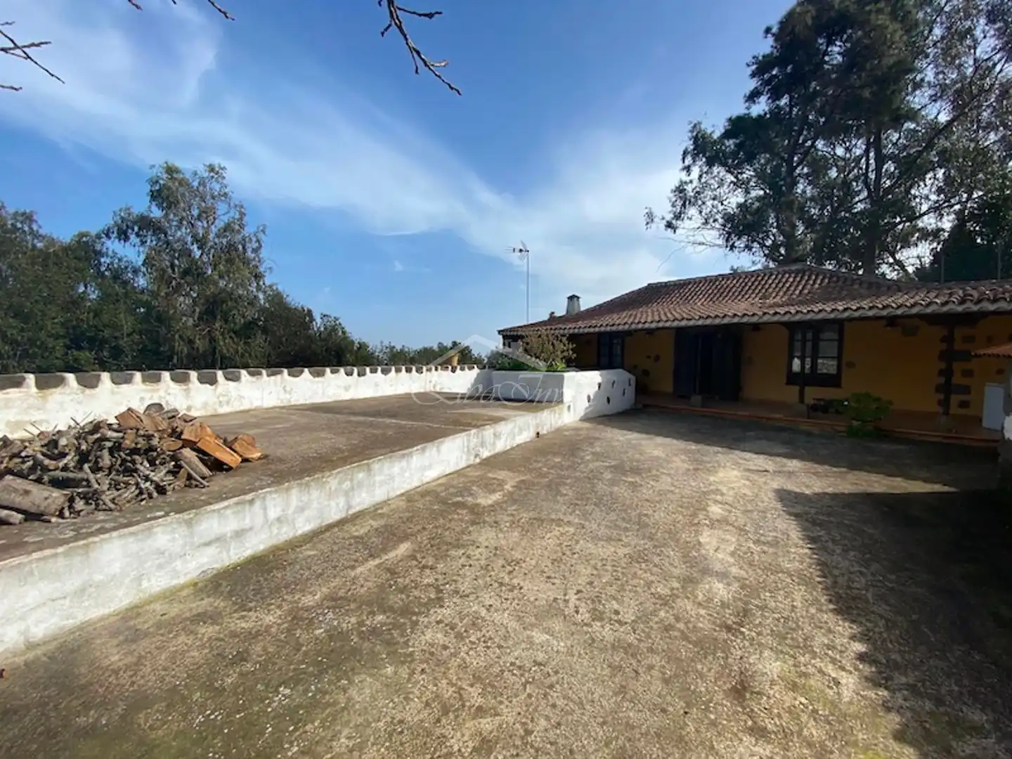 Vista exterior de Casa o xalet en venda en El Tanque amb Jardí privat, Terrassa i Traster