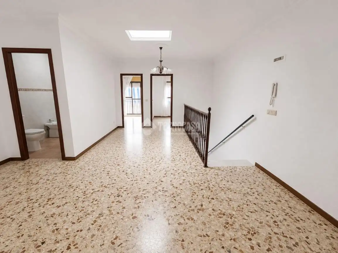 Casa adosada en venda en La Rinconada amb Aire condicionat, Terrassa i Balcó
