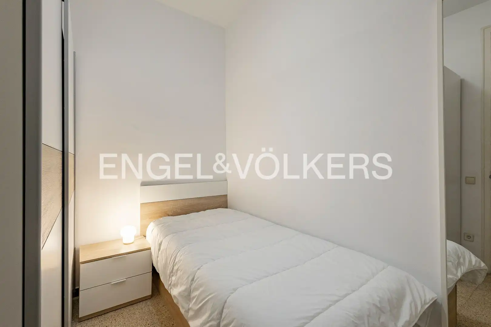 Schlafzimmer von Wohnung zum Verkauf in Barcelona mit Klimaanlage, Heizung und Terrasse