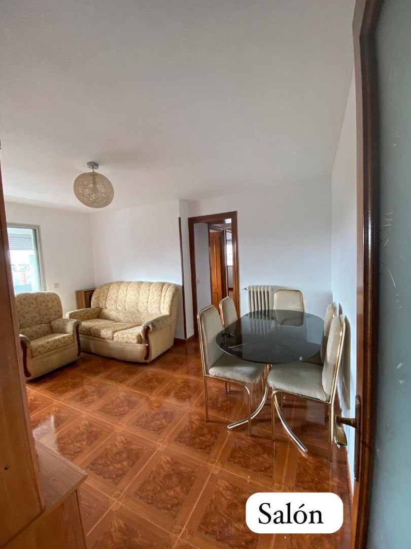 Sala d'estar de Pis en venda en  Madrid Capital amb Calefacció, Terrassa i Moblat