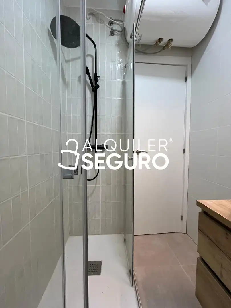 Bany de Pis de lloguer en Madrid amb Calefacció