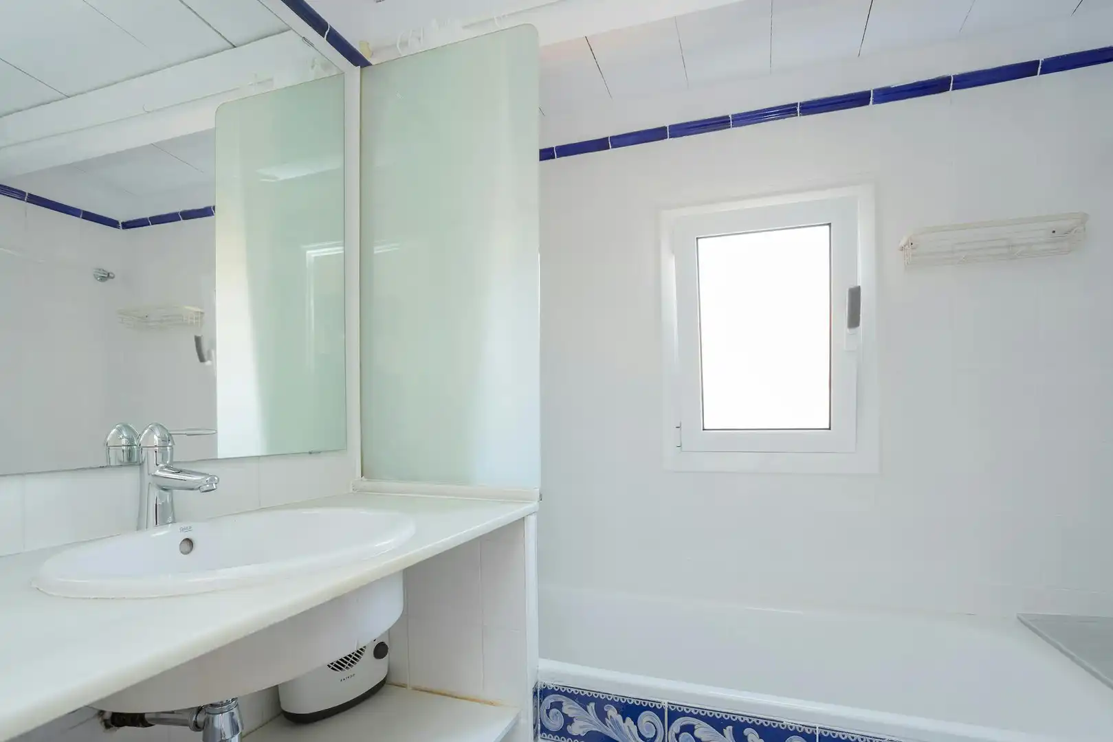 Bathroom of Flat for rent in Barcelona  with Air Conditioner, Heating and Private garden