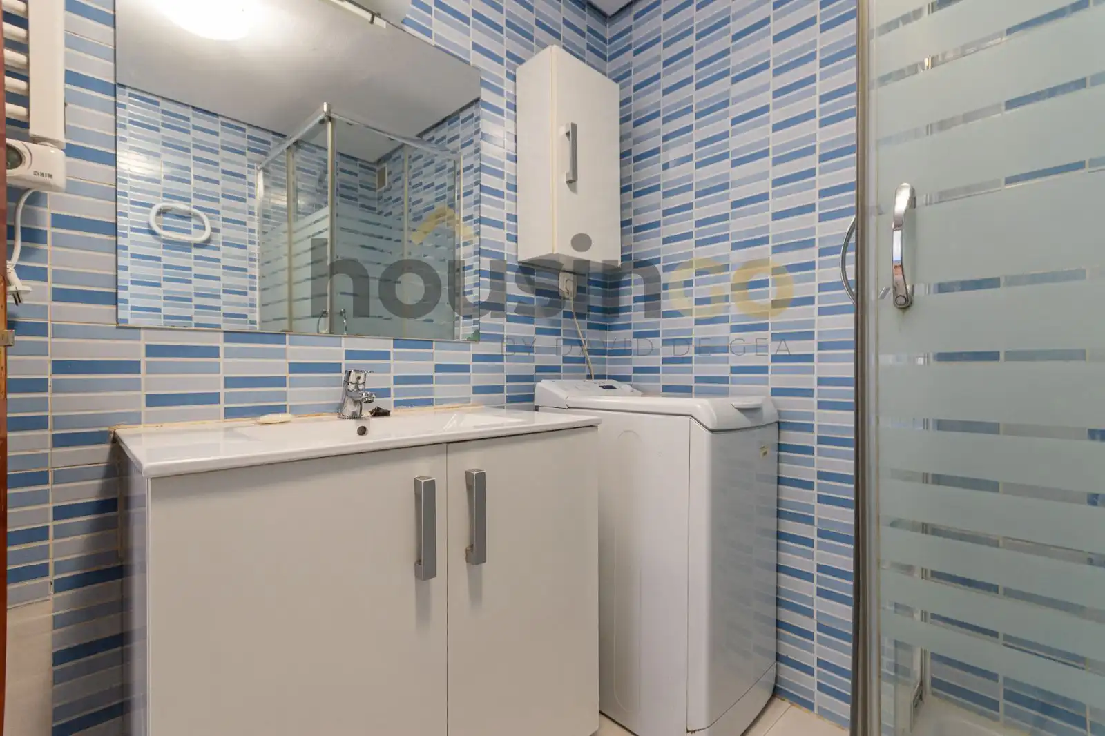 Baño de Apartamento de alquiler en Madrid con Aire acondicionado, Calefacción y Terraza