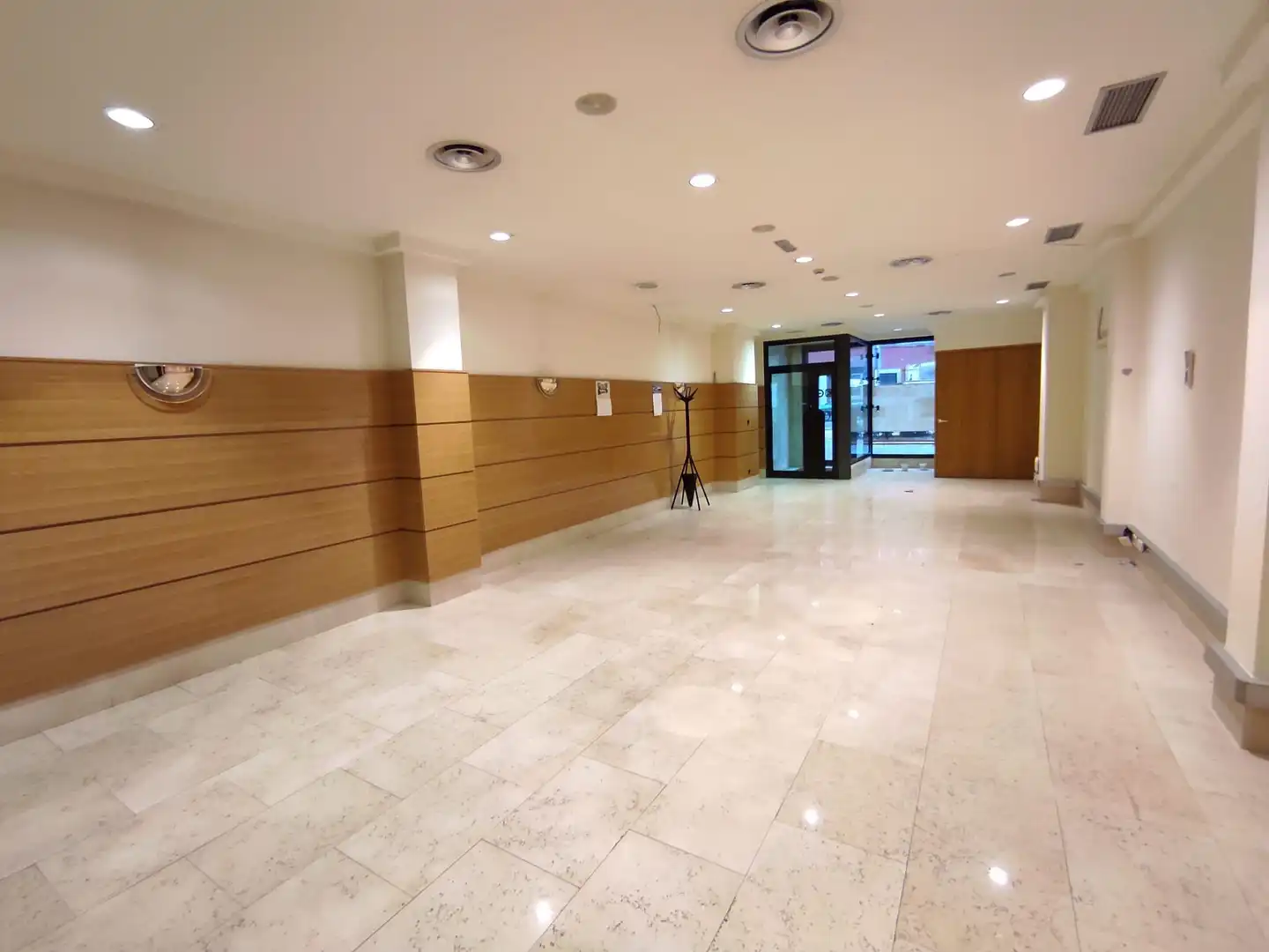Local comercial en alquiler en Calle Konbentukoa
