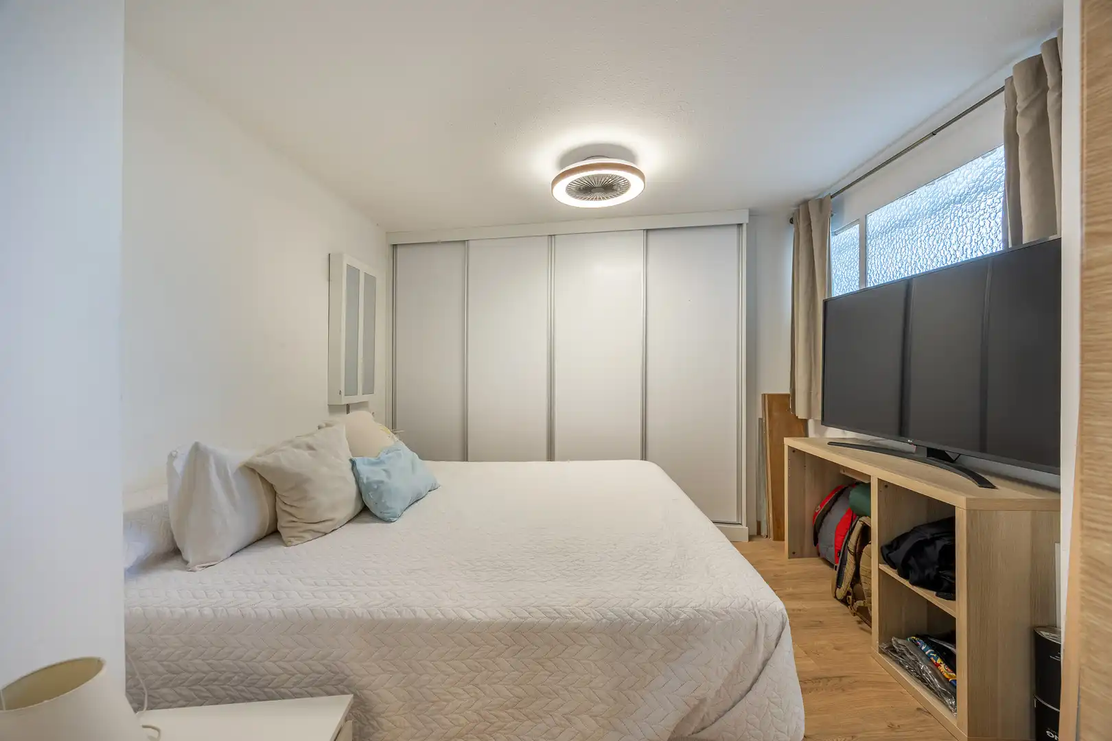 Bedroom of Flat for sale in Benidorm  with Swimming Pool, Furnished and Community pool