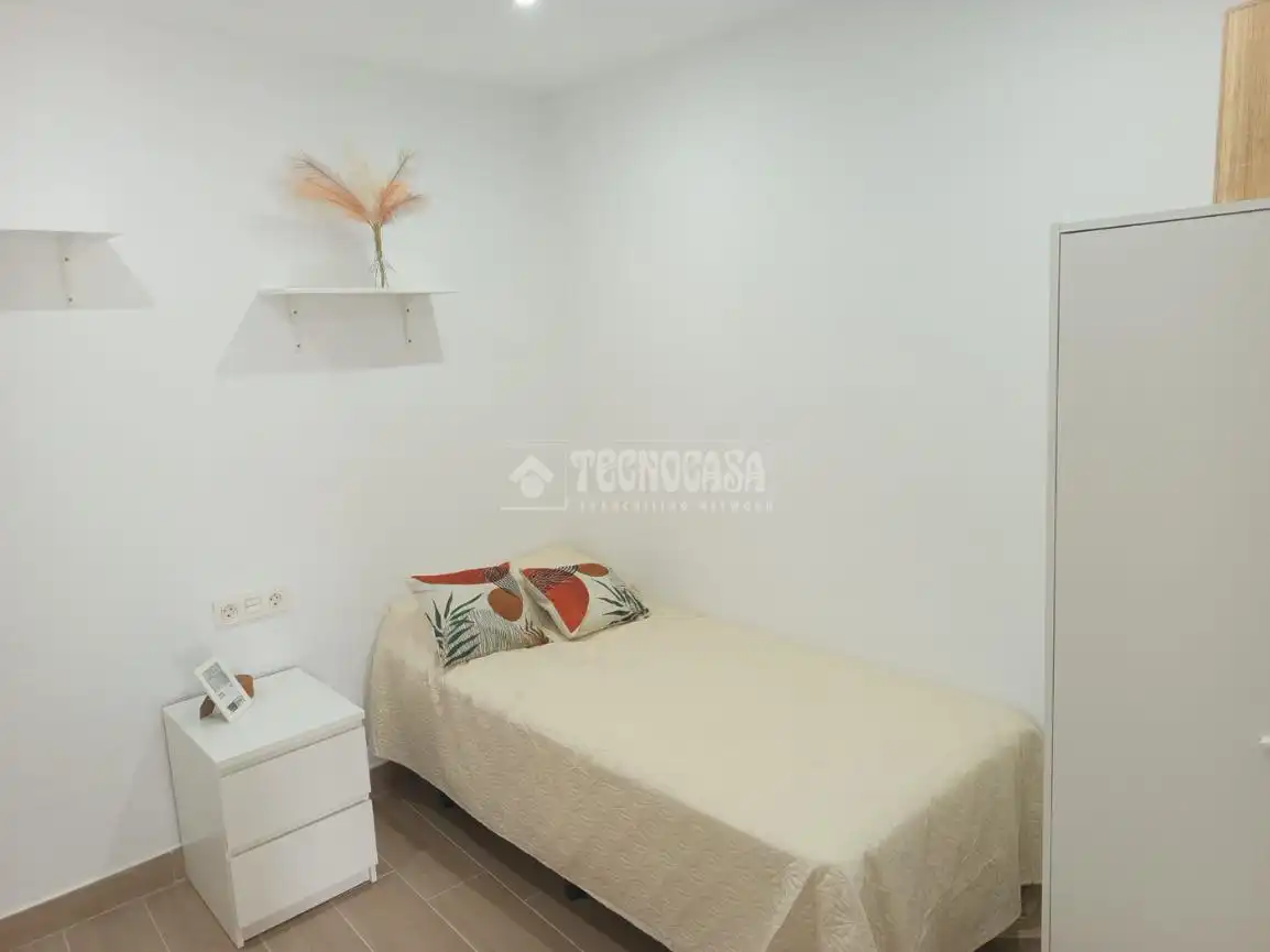 Bedroom of Flat for sale in San Roque