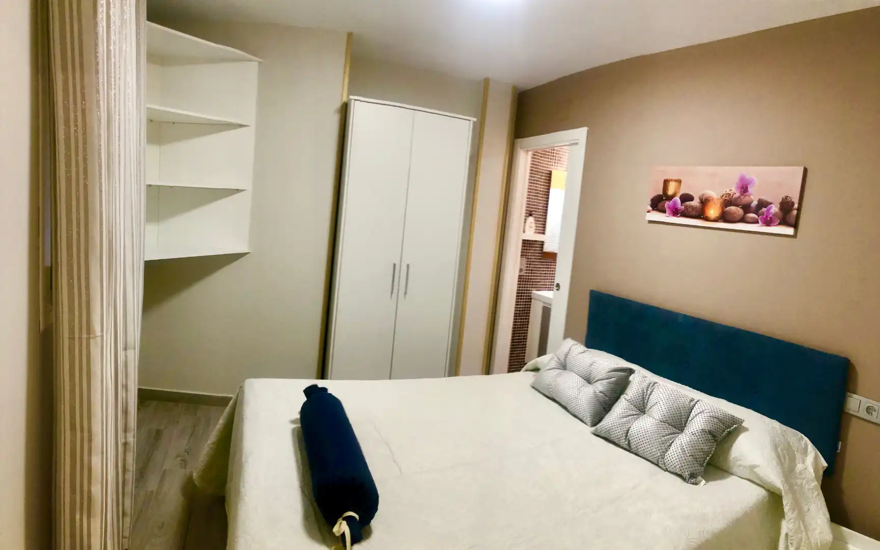 Dormitori de Apartament de lloguer en Trujillo amb Aire condicionat, Calefacció i Moblat