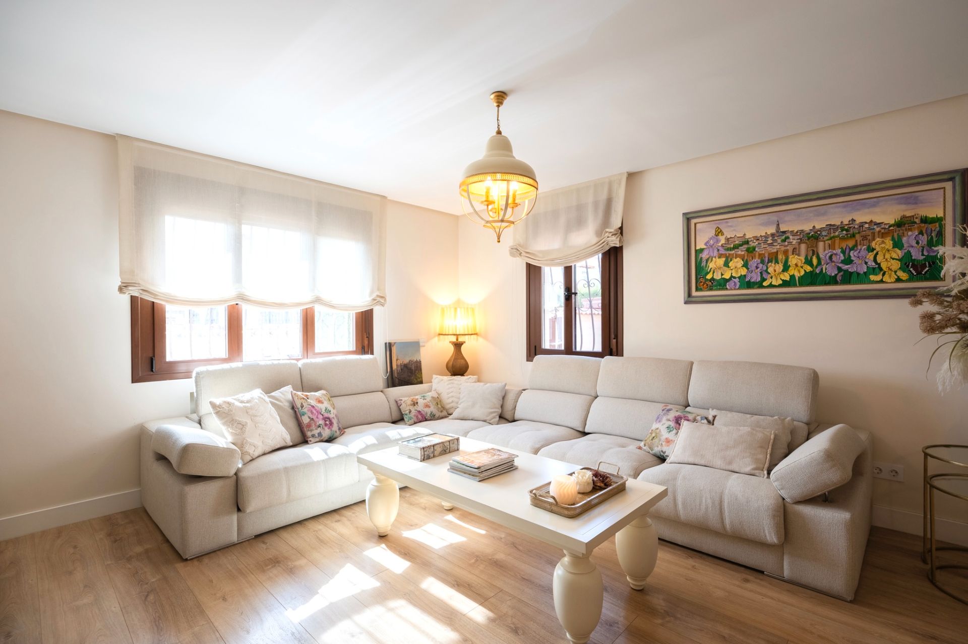 Sala d'estar de Casa o xalet en venda en Cobisa amb Calefacció