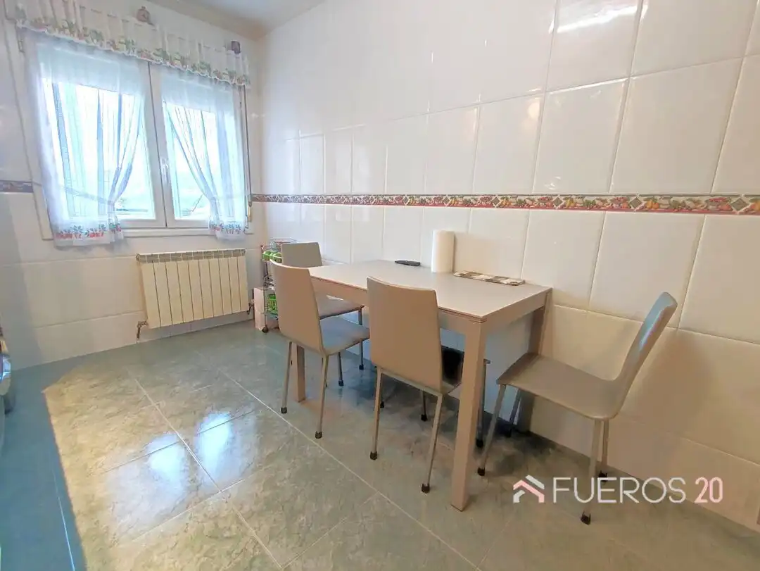 Kitchen of Flat for sale in Rontegui - Pormetxeta