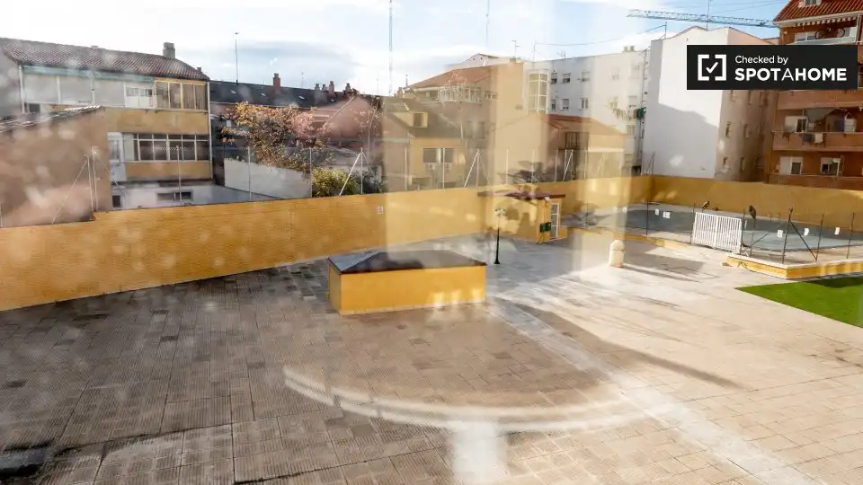 Terraza de Piso de alquiler en Alcalá de Henares con Aire acondicionado, Calefacción y Amueblado