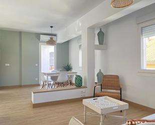 Living room of Flat to rent in Plasencia  with Air Conditioner and Balcony