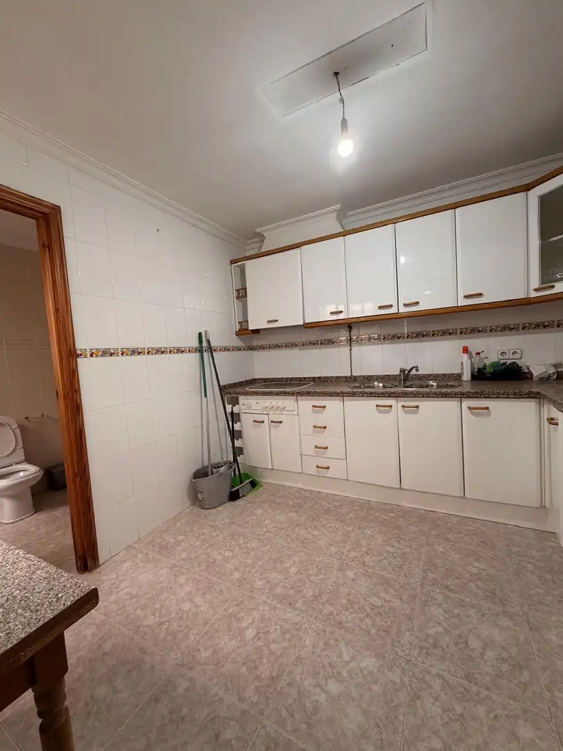 Cuina de Casa o xalet en venda en Sevilla amb Aire condicionat, Terrassa i Traster