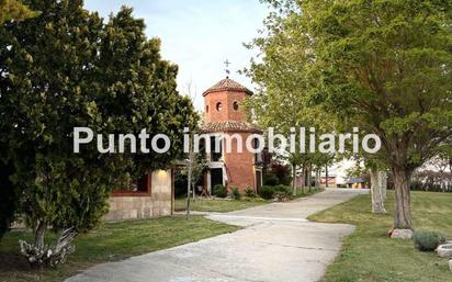 Vista exterior de Finca rústica en venda en Simancas amb Aire condicionat, Terrassa i Piscina