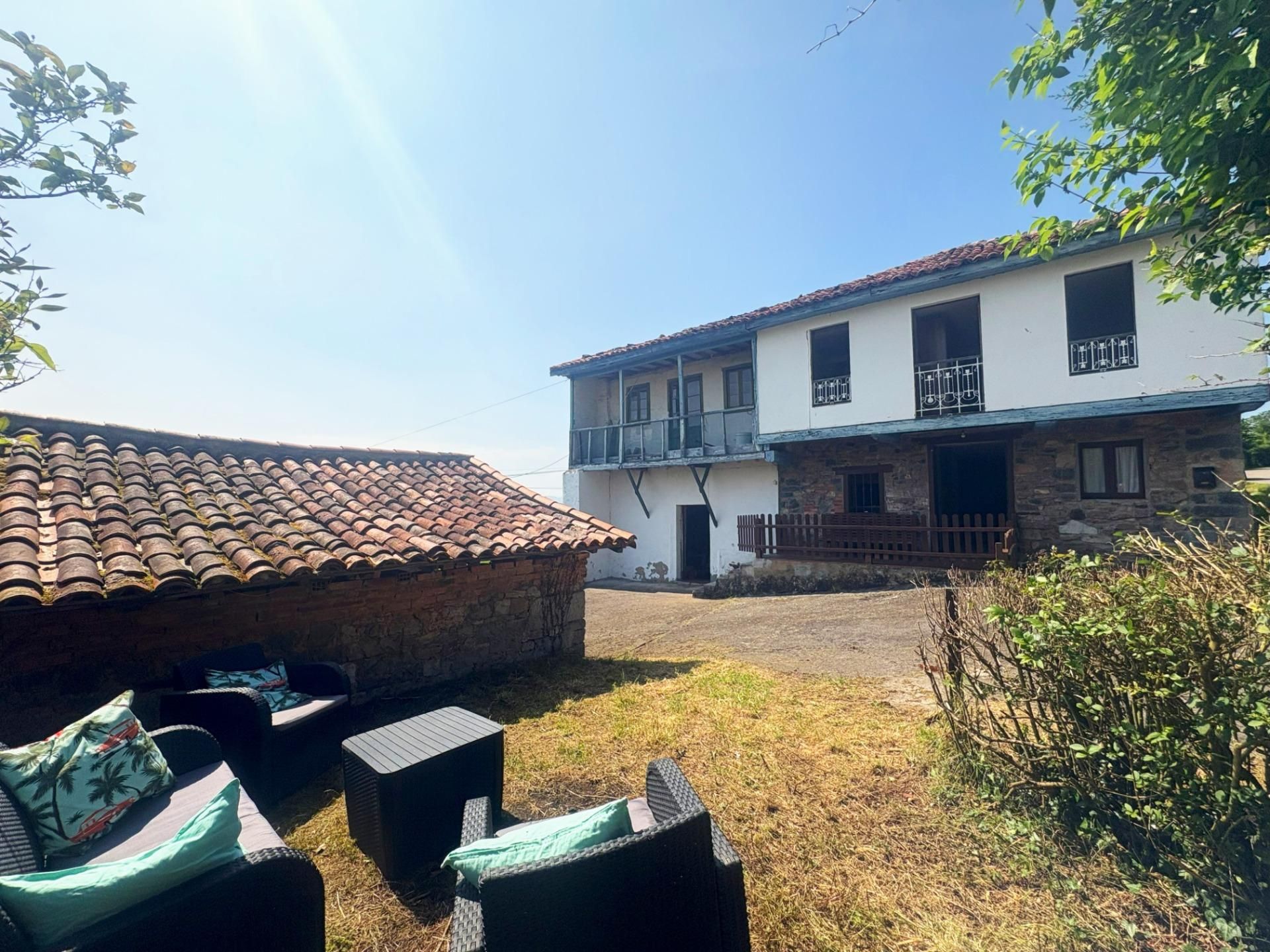 Exterior view of House or chalet for sale in Las Regueras    with Heating, Private garden and Terrace