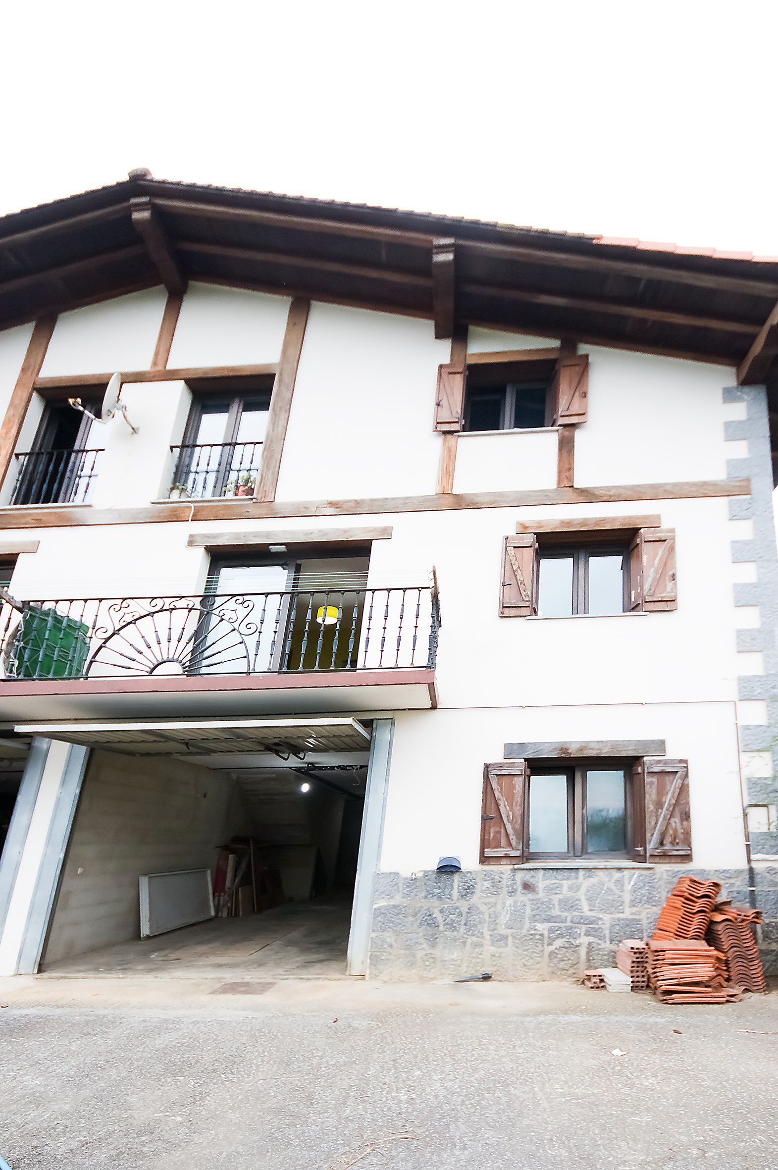 Vista exterior de Casa adosada en venda en Orendain amb Jardí privat i Terrassa