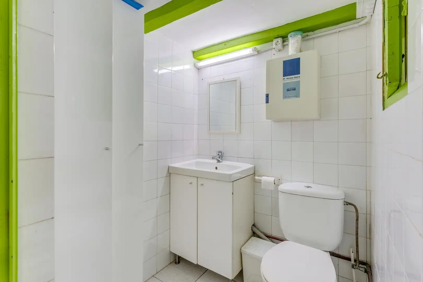 Bathroom of Commercial properties for sale in Barcelona