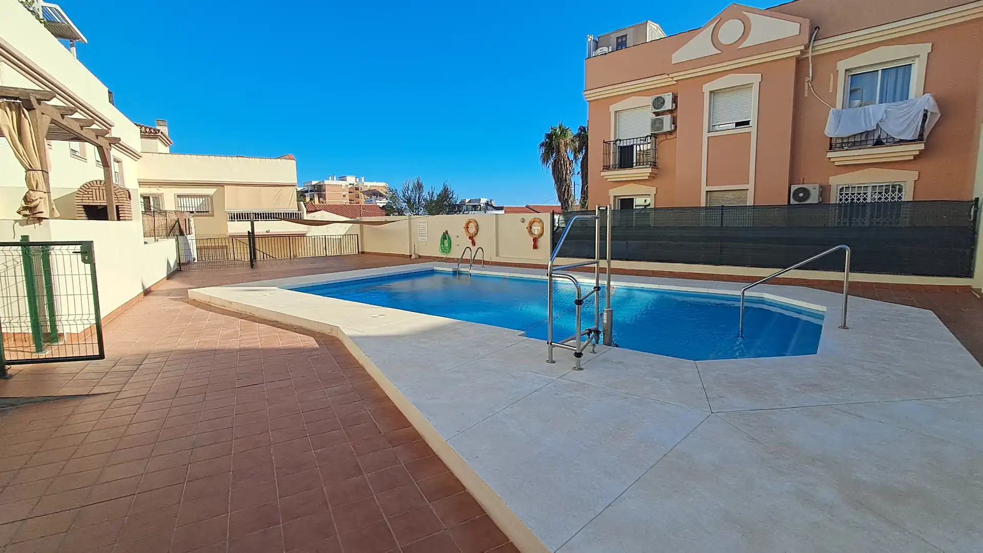 Pis amb piscina en venda a Calle Madre Teresa de Calcuta 21