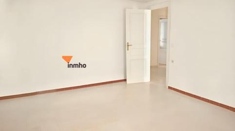 Photo 3 of Flat to rent in Avenida Ronda de Capuchinos, Cruz Roja, Sevilla